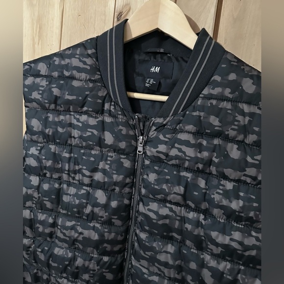 H&M Black Packable Down Feather Camouflage Men's Vest 46R - Picture 2 of 7